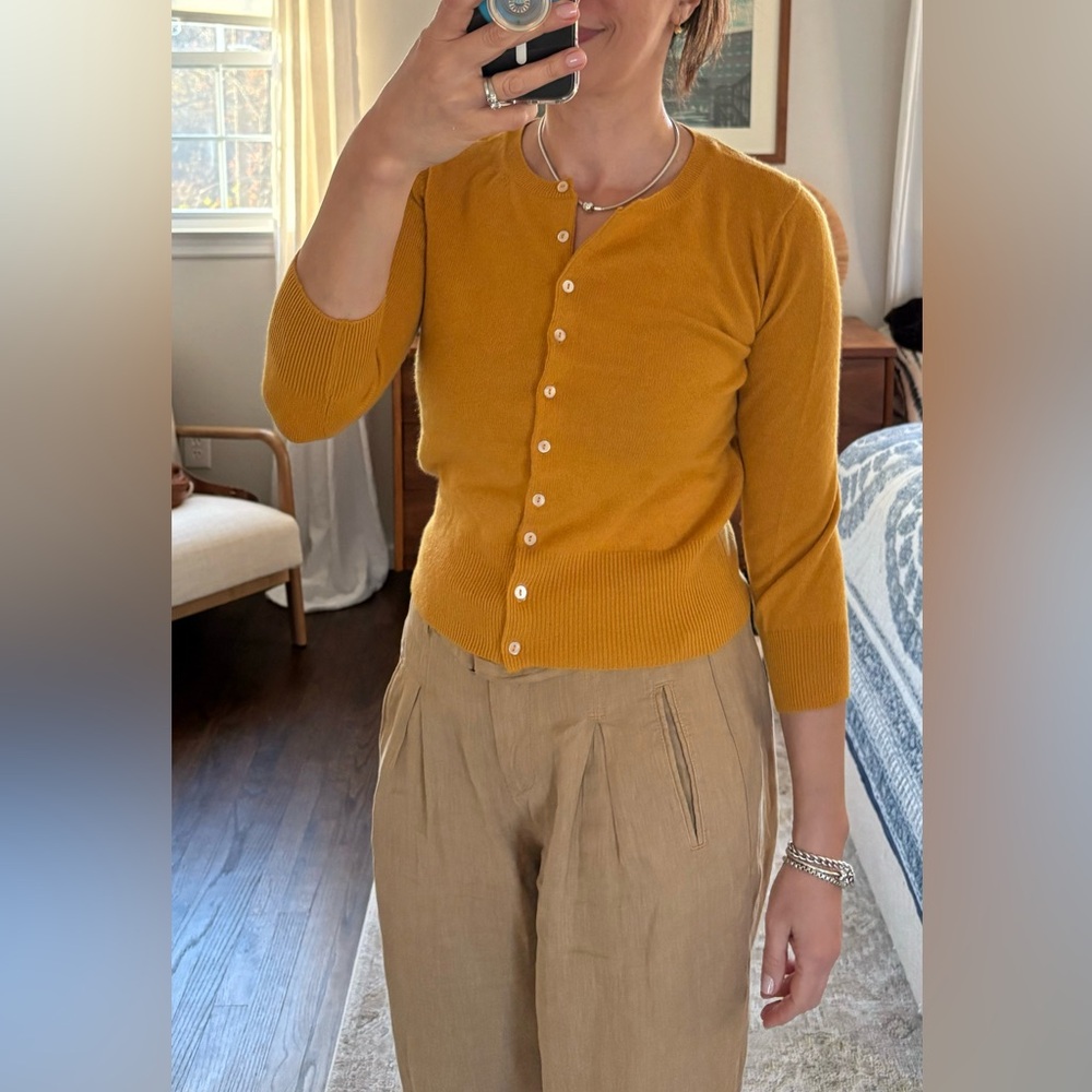 Brodie Cashmere Chelsea Cardigan in Ochre